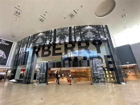 burberry yorkdale toronto.